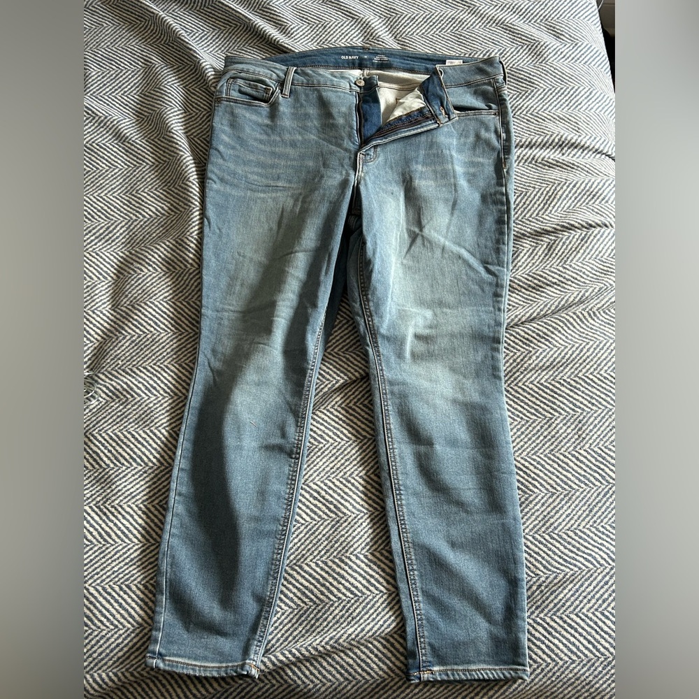 Old Navy High-rise Rockstar Super Skinny Jeans. Size 18. Excellent Condition